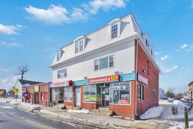 Building Photo - 296 Hancock St