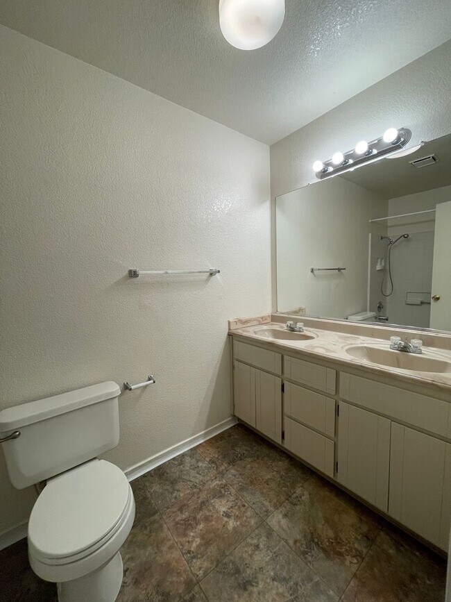 Building Photo - 441 N McClure Rd