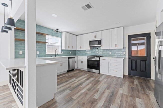 Building Photo - 2105 Sheridan St