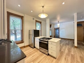 Building Photo - 3559 N Ashland Ave