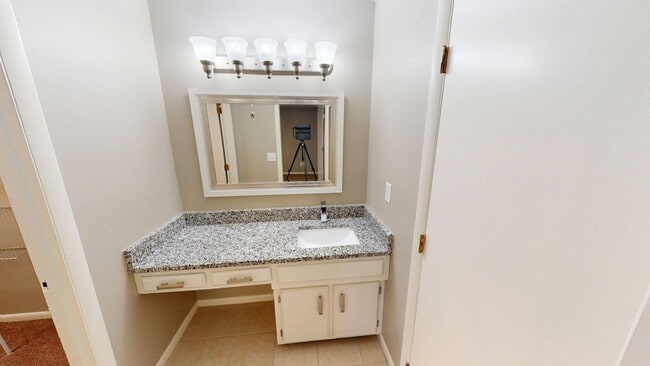 Building Photo - 2140 Fort Harrods Dr