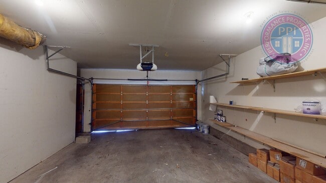 Building Photo - Beaverton / Stylish Open Floor-Plan - 5 Bedrooms, 3 Car Garage, Central Air