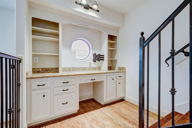 Building Photo - 2210 Mason St