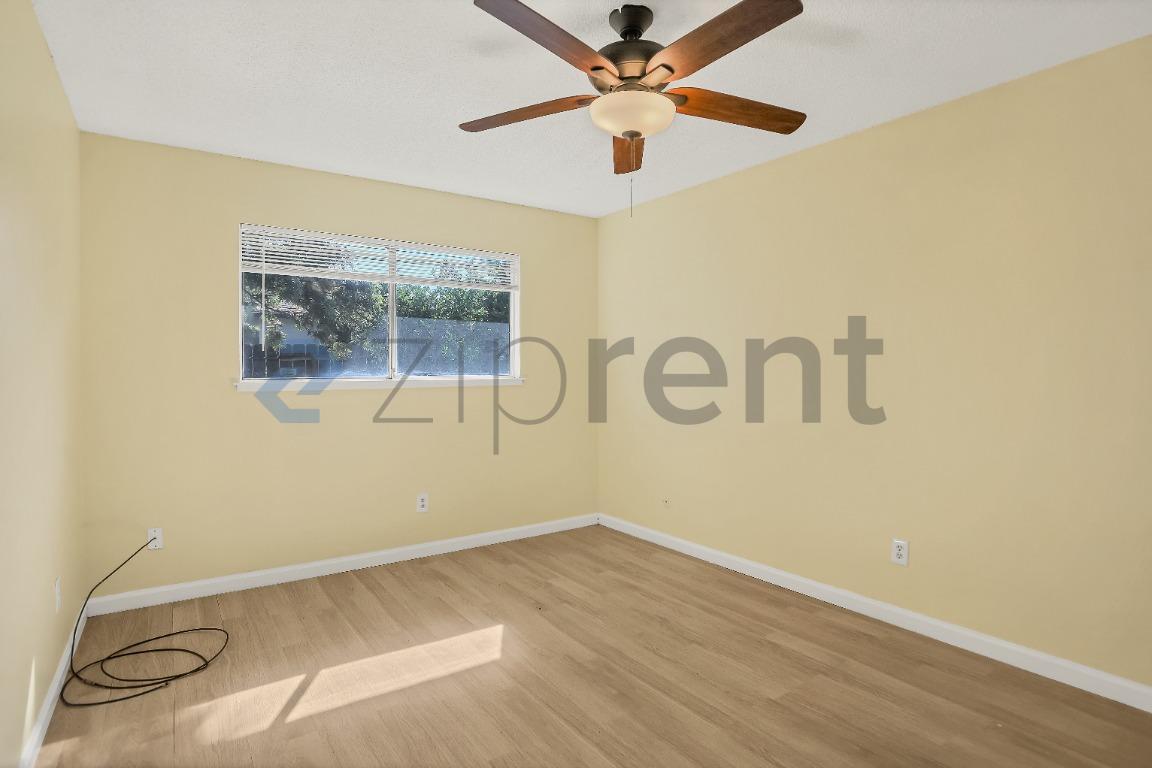 Building Photo - Unit