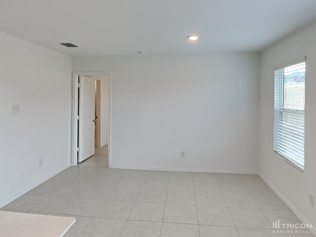 Building Photo - 8424 Fawn Creek Dr