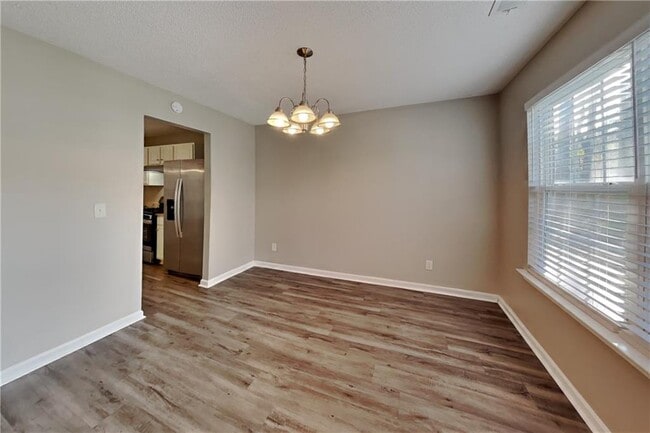 Building Photo - 573 Grandview Cir