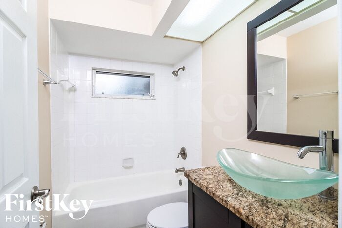 Building Photo - 242 SW 34th Terrace