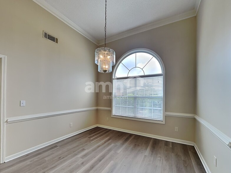 Building Photo - 811 Karie Dr