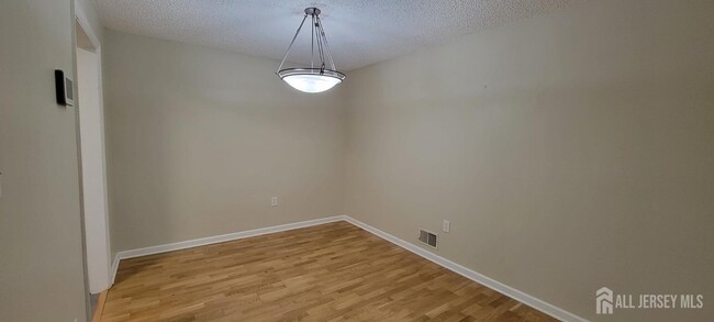 Building Photo - 43 Crabapple Ln