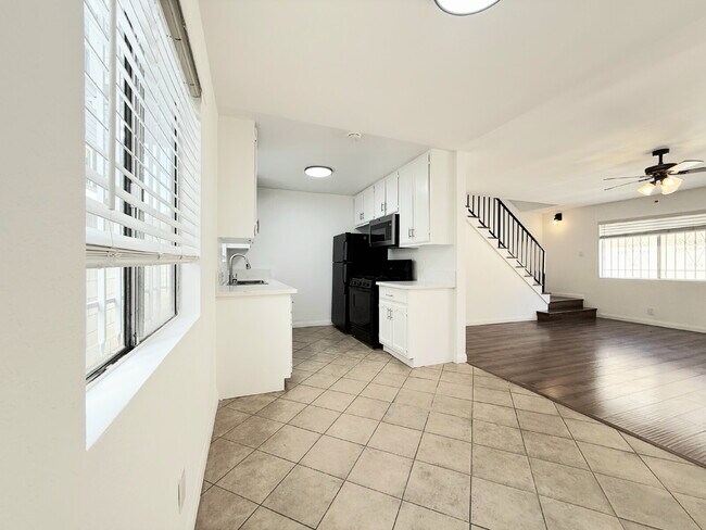 Building Photo - 1343 W 36th St