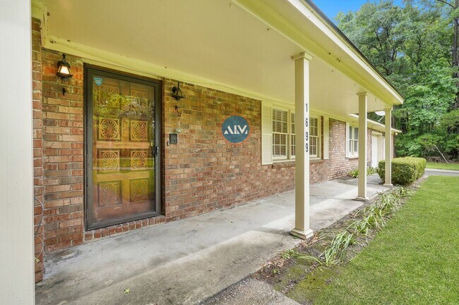 Building Photo - Rare opportunity minutes away from Savannah - Move In Today!