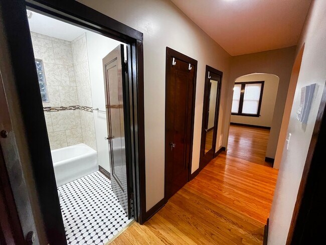 Building Photo - 3123 W 55th St