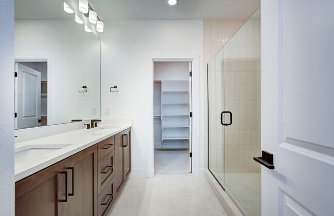 Building Photo - Luxury Upgraded Executive Townhome | 4 Bed | 3 Bath in Prime Camas School District