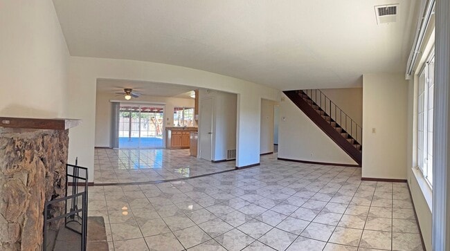 Building Photo - Beautiful Updated Home!