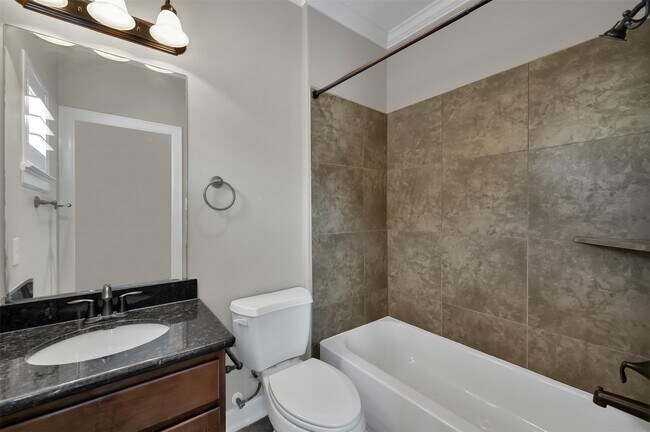 Building Photo - 3324 Chenevert St