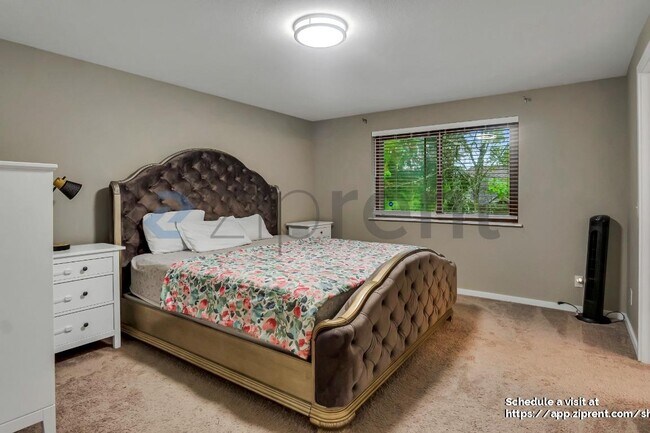 Building Photo - 905 224th Ave NE