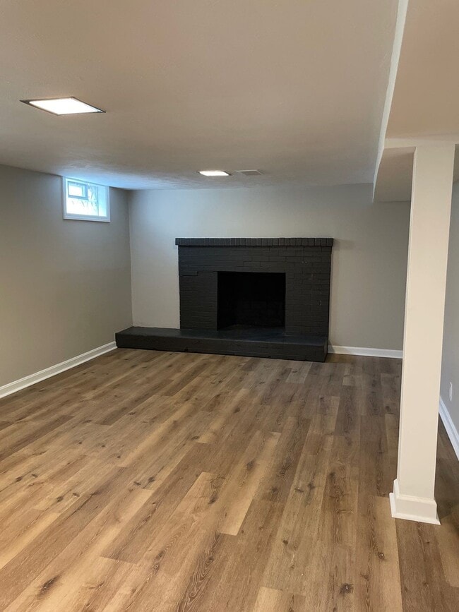 Building Photo - 1066 Northview Dr