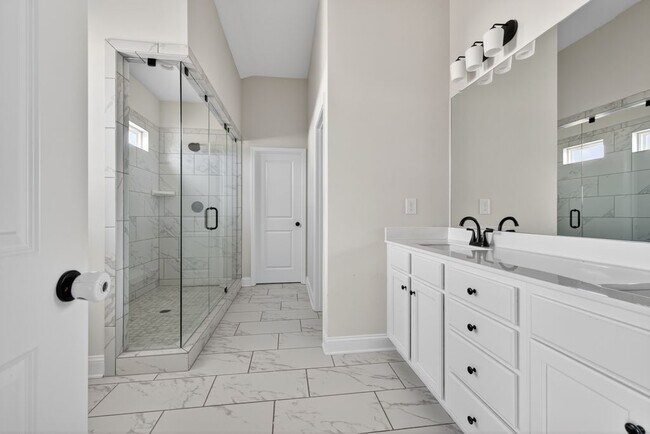 Building Photo - 4407 Silver Oak Dr