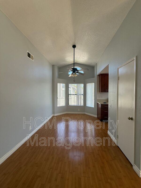 Building Photo - 329 Huntington