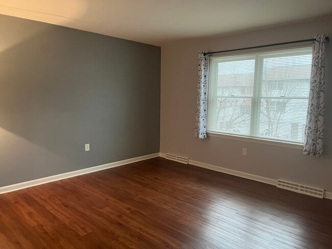 Building Photo - 109 Hopewell Dr