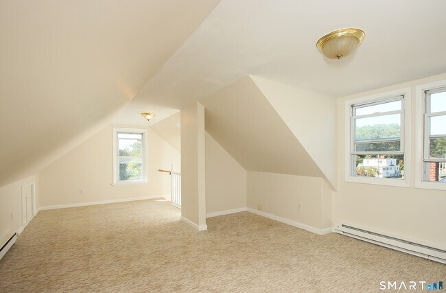 Building Photo - 11 Sable St