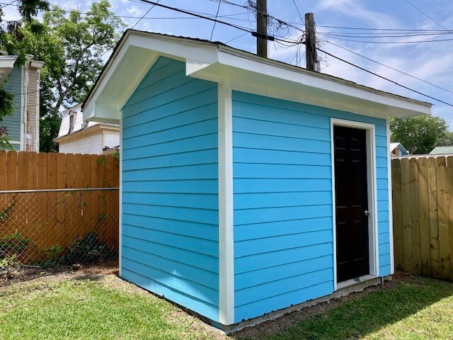 Building Photo - 1223 E Waldburg St