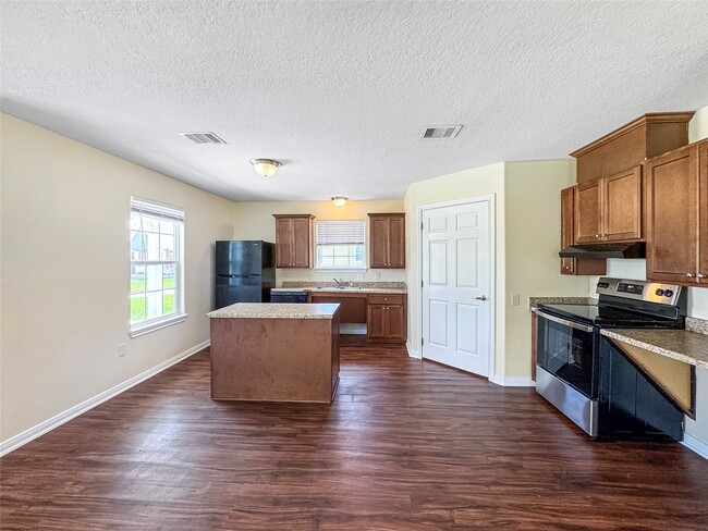 Building Photo - 7521 Blue Jay Dr