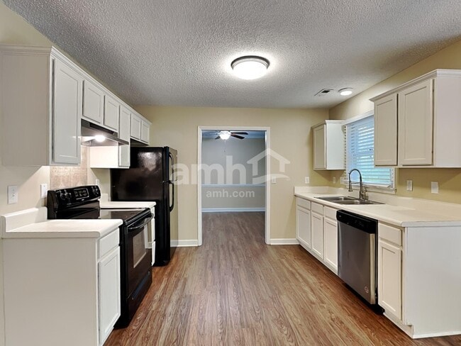 Building Photo - 3100 Twatchman Dr