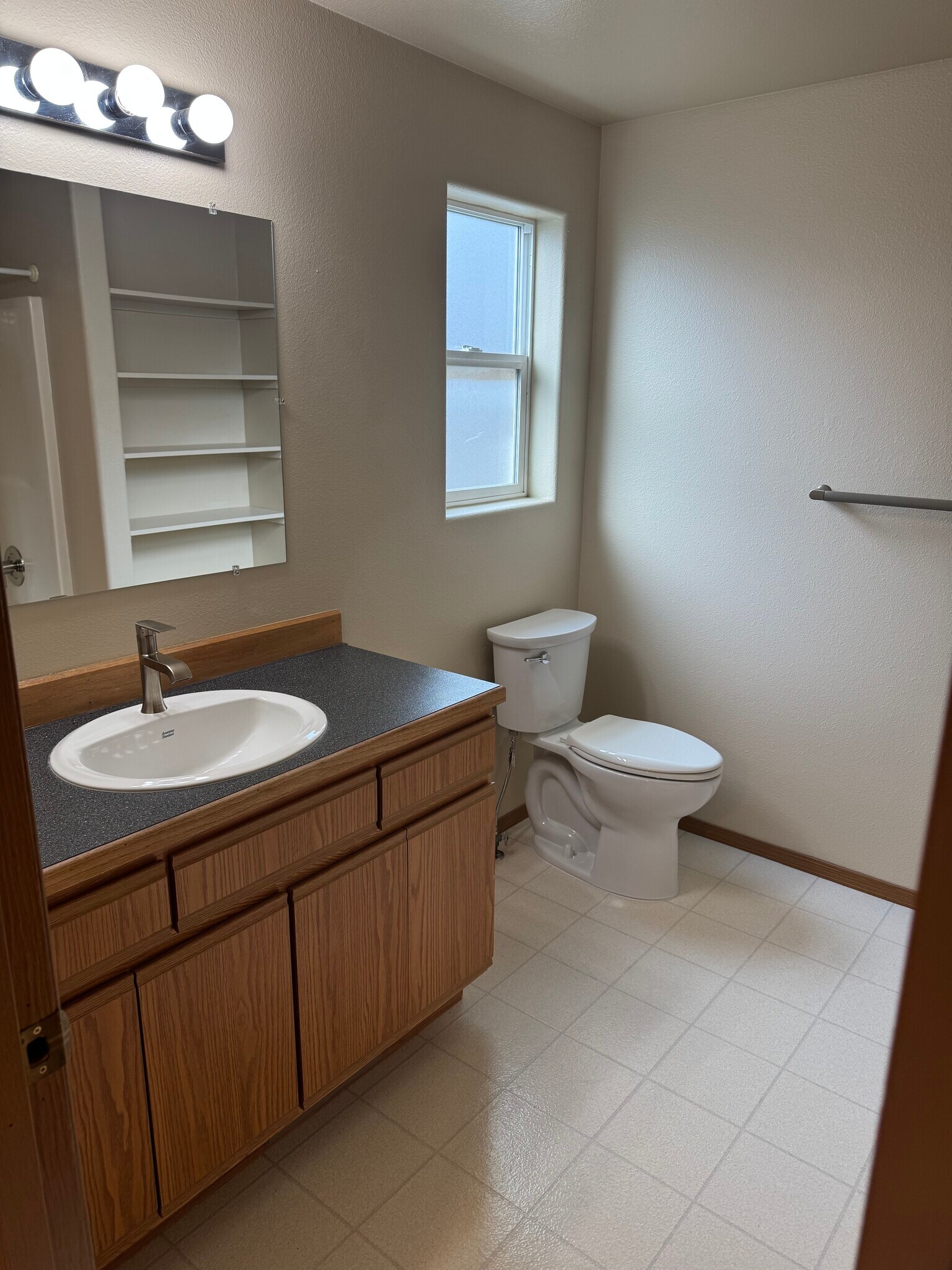 Building Photo - 1031 NW Portland Ave