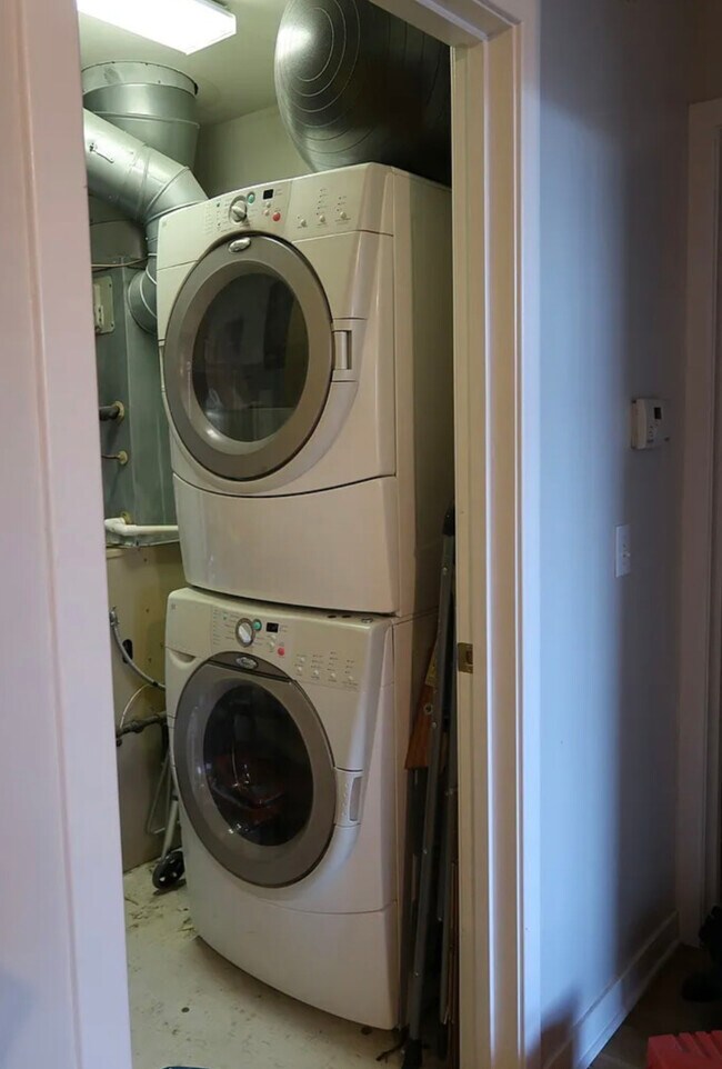 Building Photo - 1910 S State St