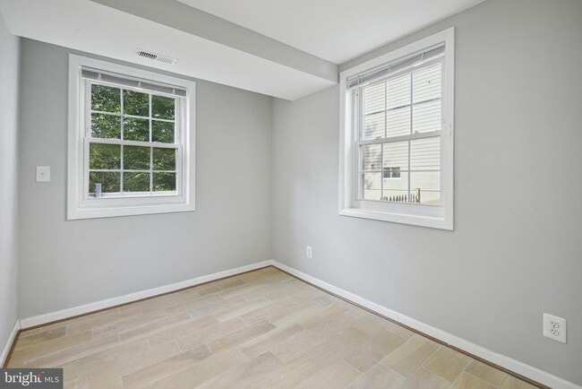 Building Photo - 5817 Greentree Rd