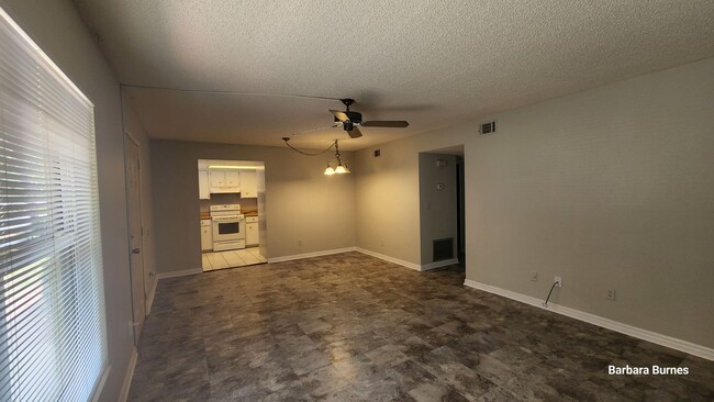 Building Photo - 112 Lacosta Ln