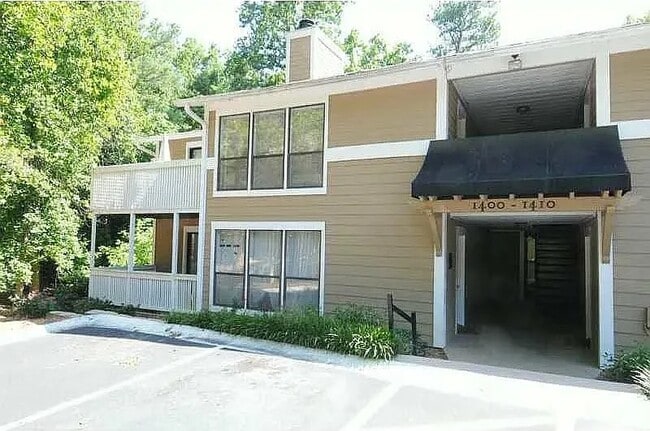 Building Photo - 1400 Summit North Dr NE