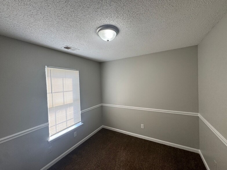 Building Photo - 10101 Stephenson Ln