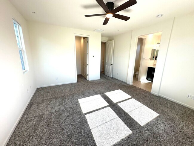 Building Photo - Natomas 3 Bedroom Home with a loft for rent!