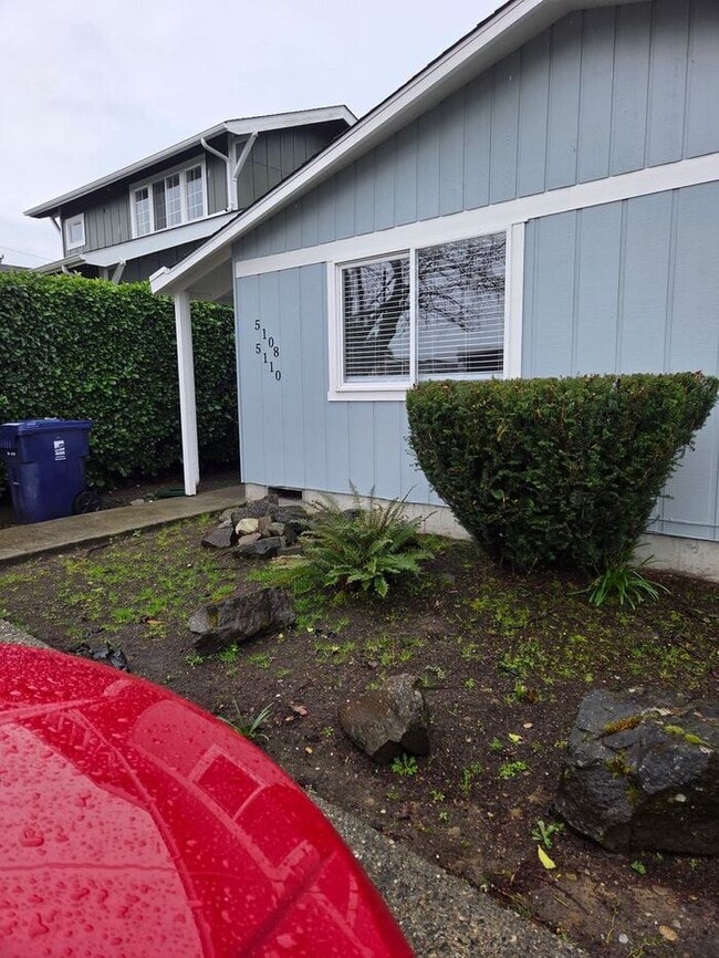 Building Photo - Exceptional North-End, 2 Bedroom Duplex!