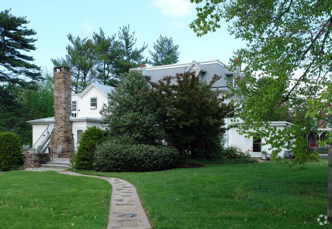 Building Photo - 1804 W Main St