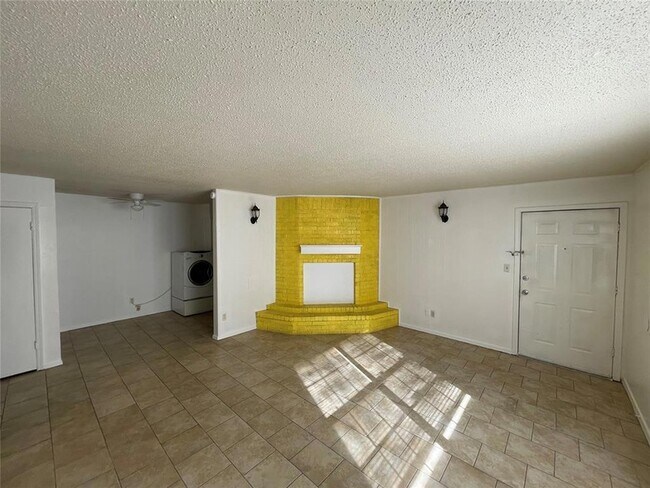 Building Photo - 401 SE 12th St