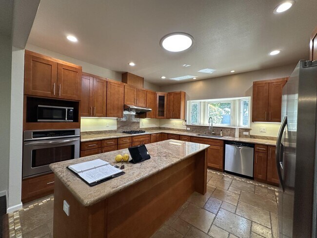 Building Photo - 4021 Campana Dr