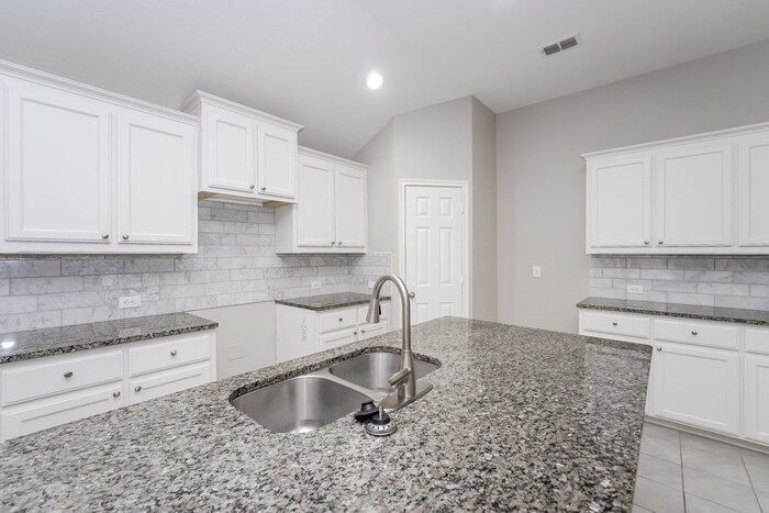 Building Photo - 3903 Bridle Path Ln