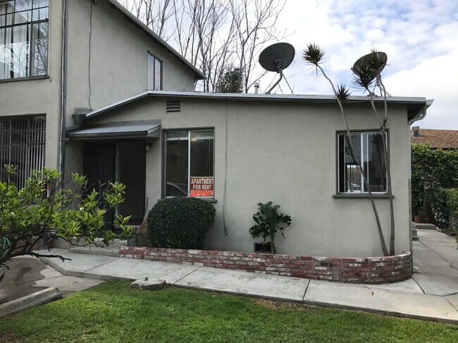 Building Photo - 416 E Cypress St