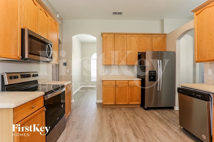 Building Photo - 2516 Cedar Trace Dr W