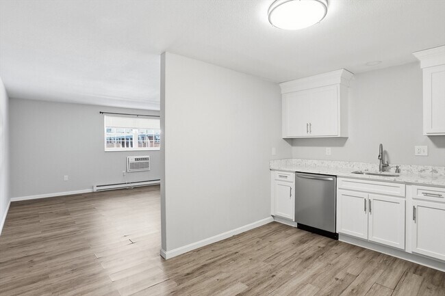 Building Photo - 39 Pleasant St