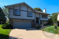 Building Photo - Cul-de-Sac Comfort! 3-Bed Omaha Home with ...