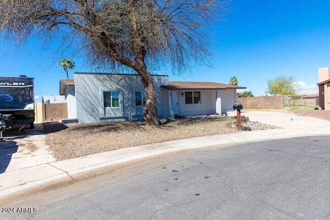 Building Photo - 1025 N Menze St