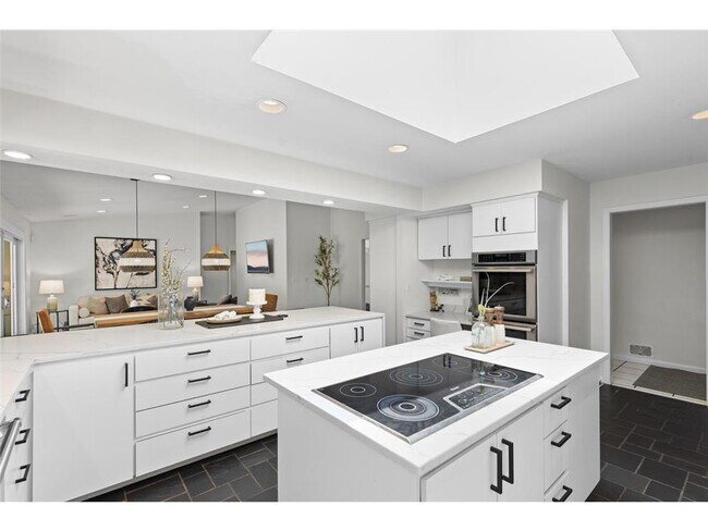 Building Photo - 1345 Fairlawn Way