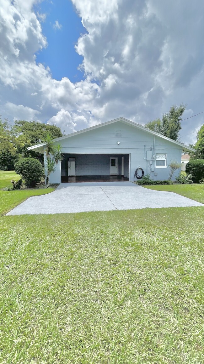 Garage and Driveway - 2155 Alafaya Trail