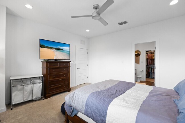 Building Photo - Charming Home Awaits: Spacious & Modern Living in a Prime Location