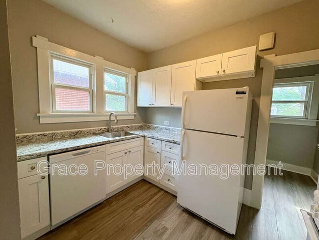 Building Photo - 585 S Pennsylvania St