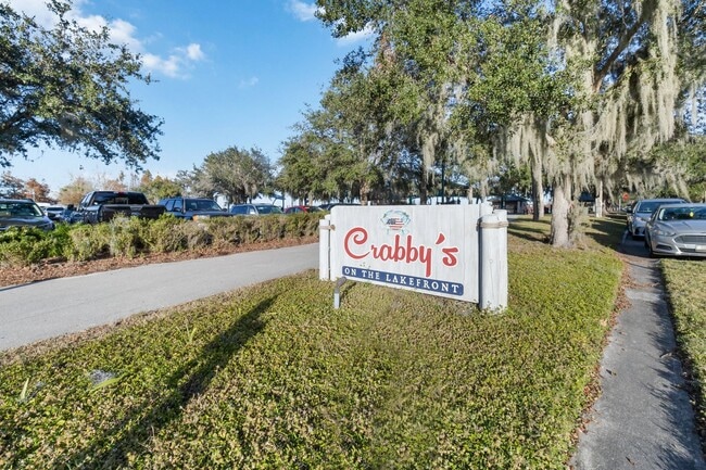 Building Photo - Charming 2/2 Spacious Home with/ 1 Car Garage in St. Cloud Close to the Lakefront Park